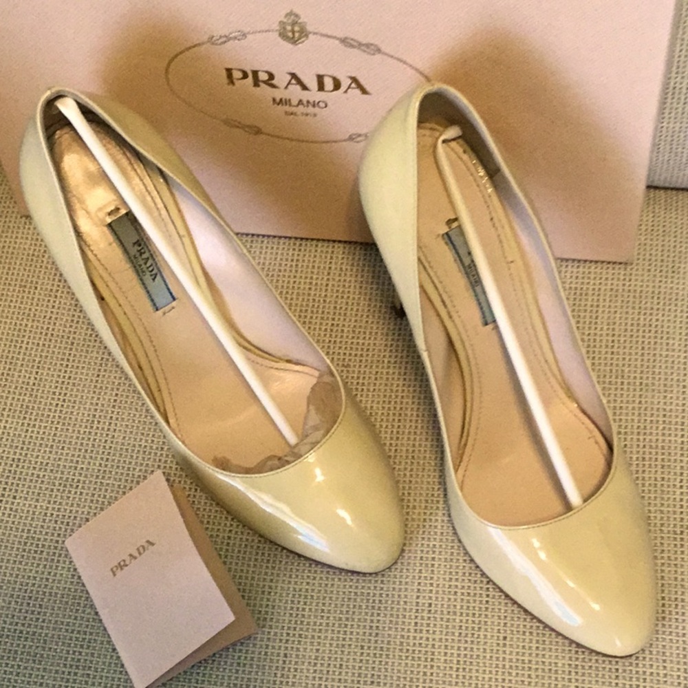 PRADA , vernice Basic Avorio , Size 8 1/2  or 38 1/2